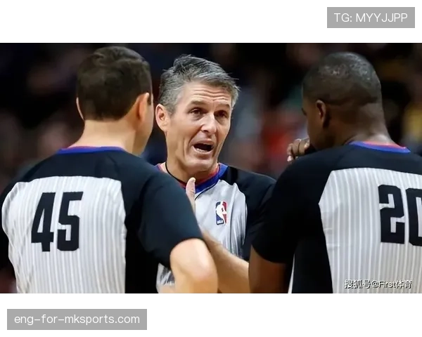 犯规判定核心在于裁判评估接触强度与过失程度