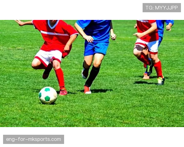 沙滩足球规则中每队仅允许5人上场且无越位判罚