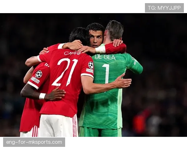 曼联赛季关键问题剖析：战术摇摆不定与C罗依赖如何破坏球队凝聚力？