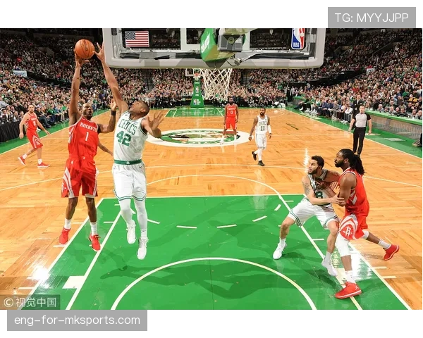 越位位置判定要点：以最后两名防守队员和身体部位为准